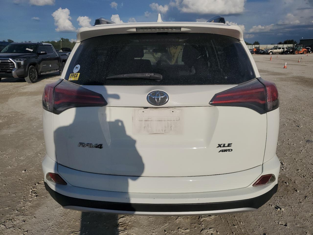 JTMRFREV8JJ183528 2018 Toyota Rav4 Adventure