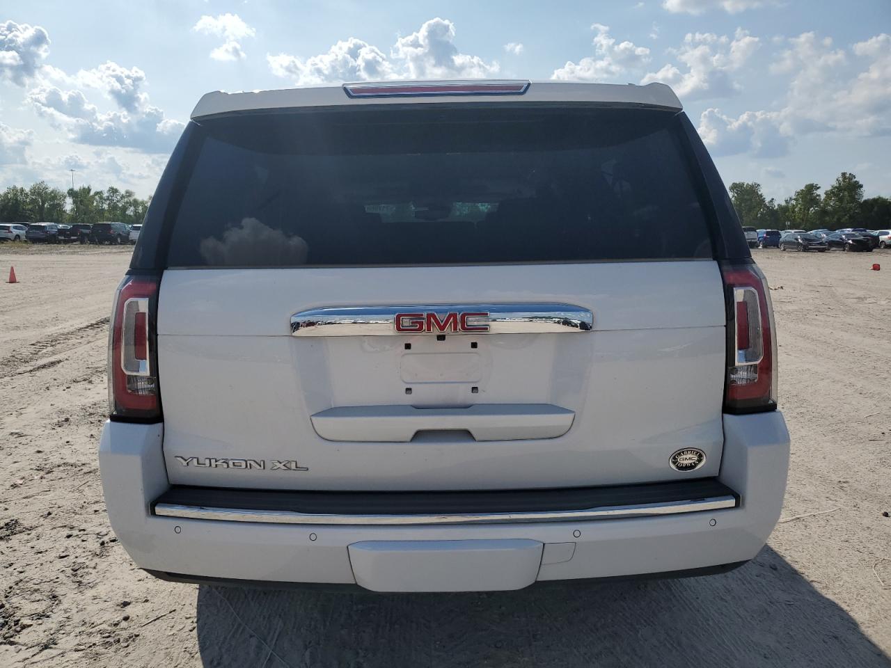 1GKS1HKJ1LR303285 2020 GMC Yukon Xl Denali