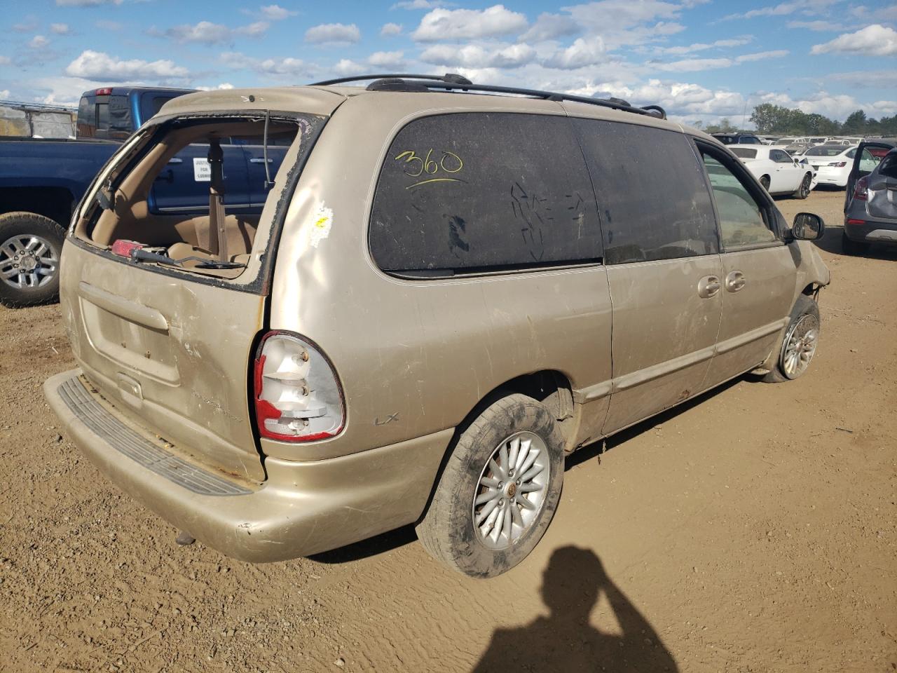 2000 Chrysler Town & Country - Image 3