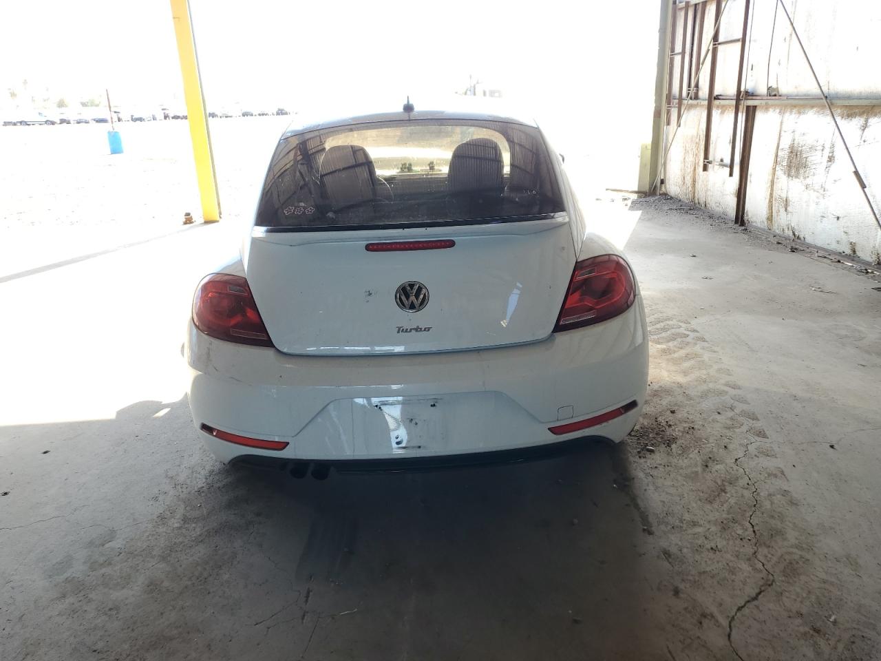 3VWFD7AT7JM709908 2018 Volkswagen Beetle S