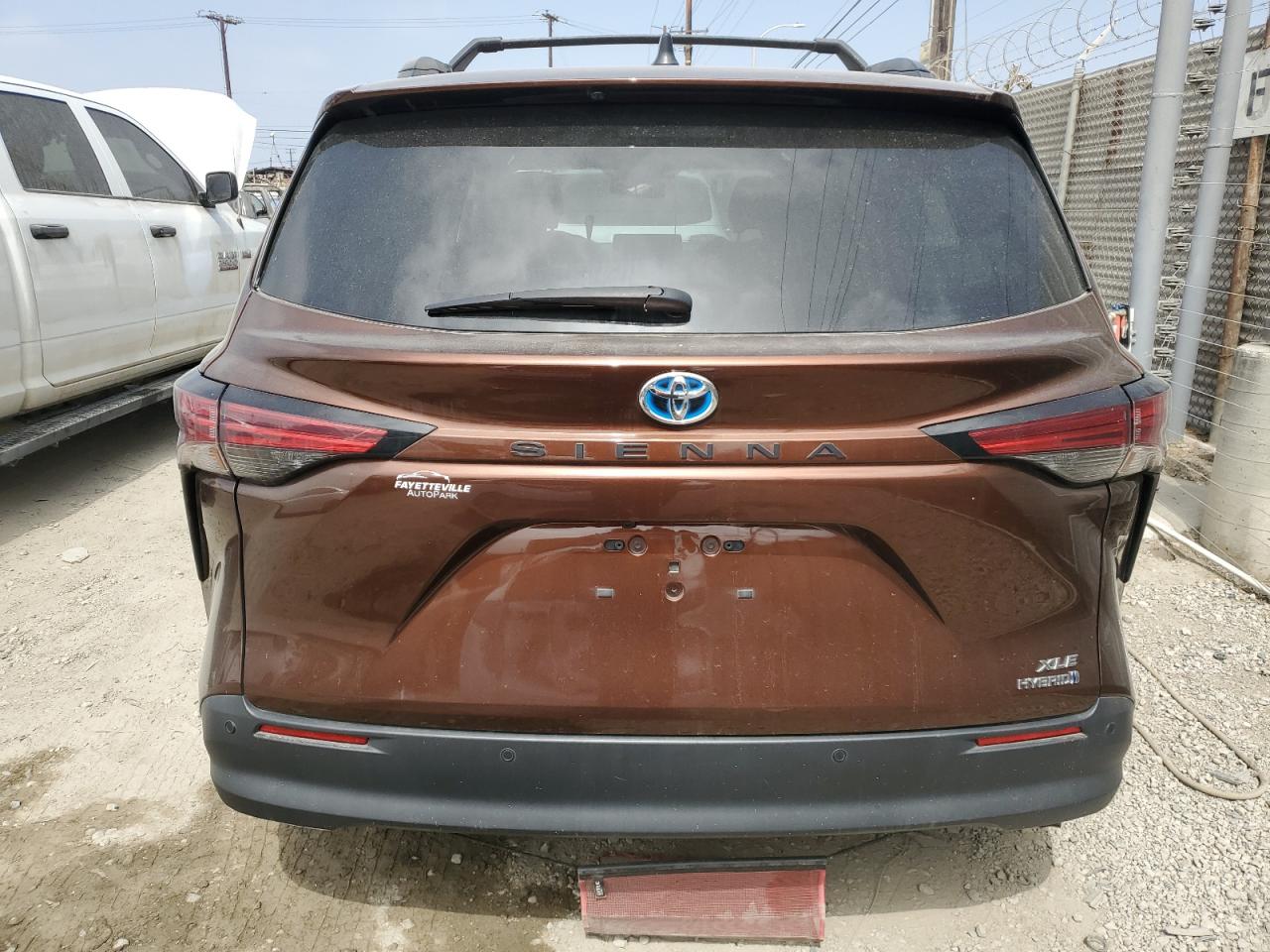 5TDYRKEC8MS024394 2021 Toyota Sienna Xle