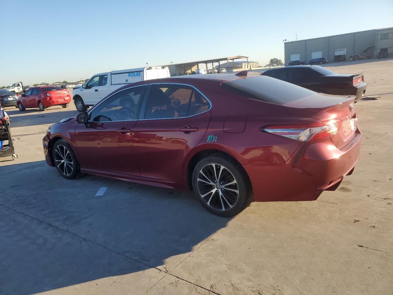 4T1B11HK0JU548717 2018 TOYOTA CAMRY - Image 2