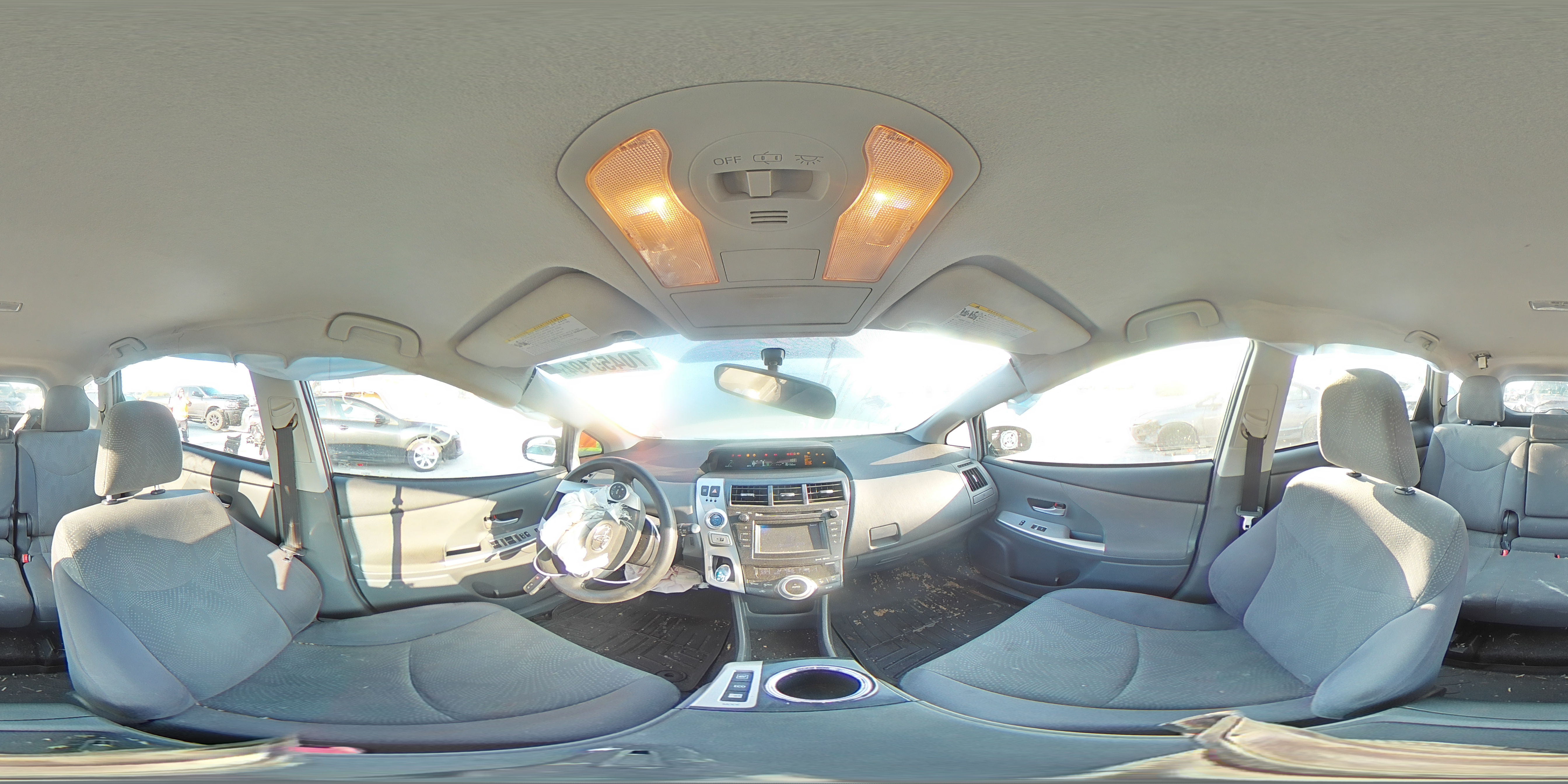 2012 Toyota Prius - Image 13