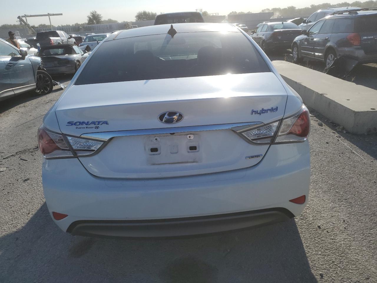 2015 Hyundai Sonata Hybrid VIN: KMHEC4A41FA122015 Lot: 70645154