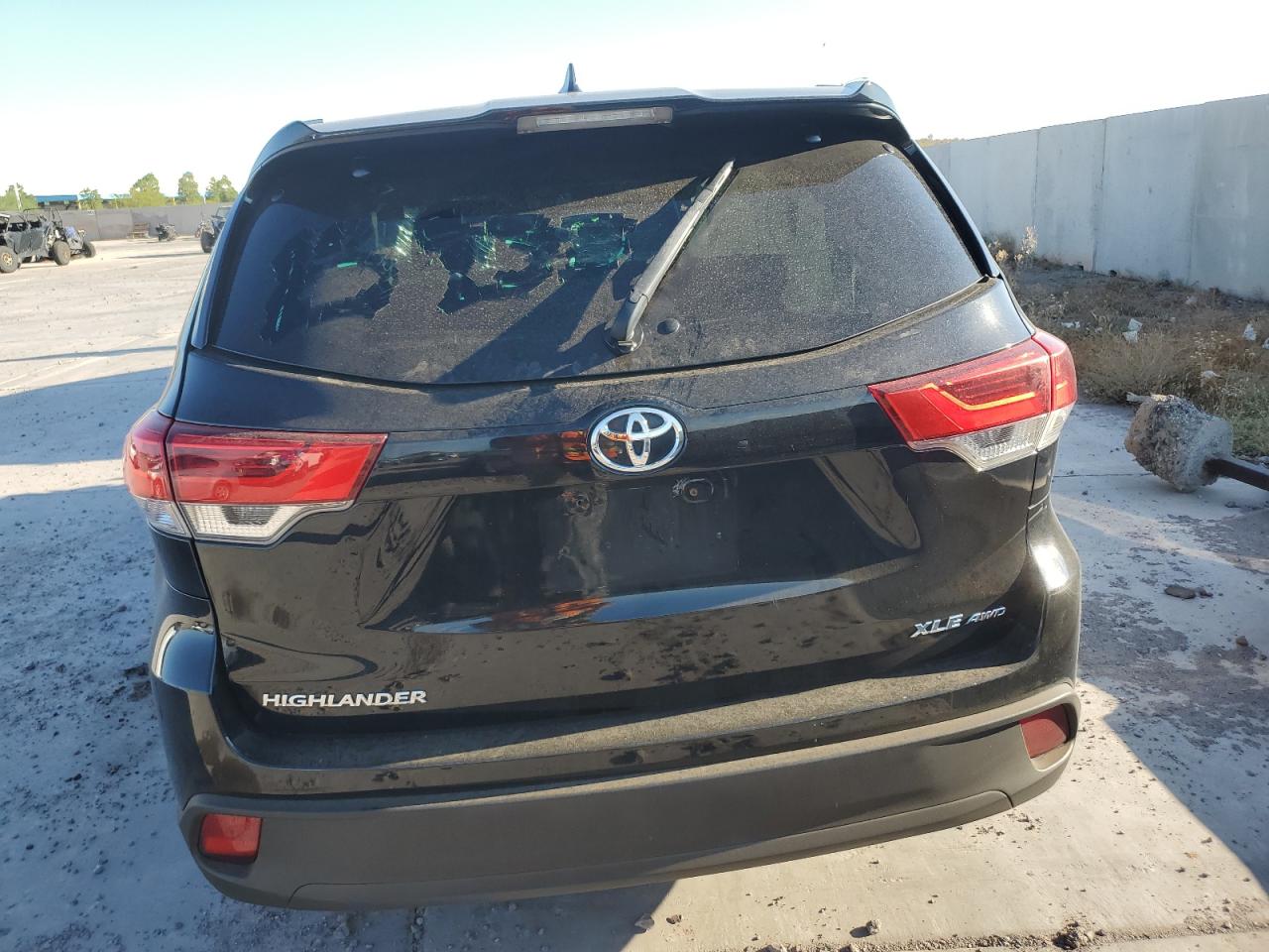 2018 Toyota Highlander Se VIN: 5TDJZRFH3JS804805 Lot: 70451174