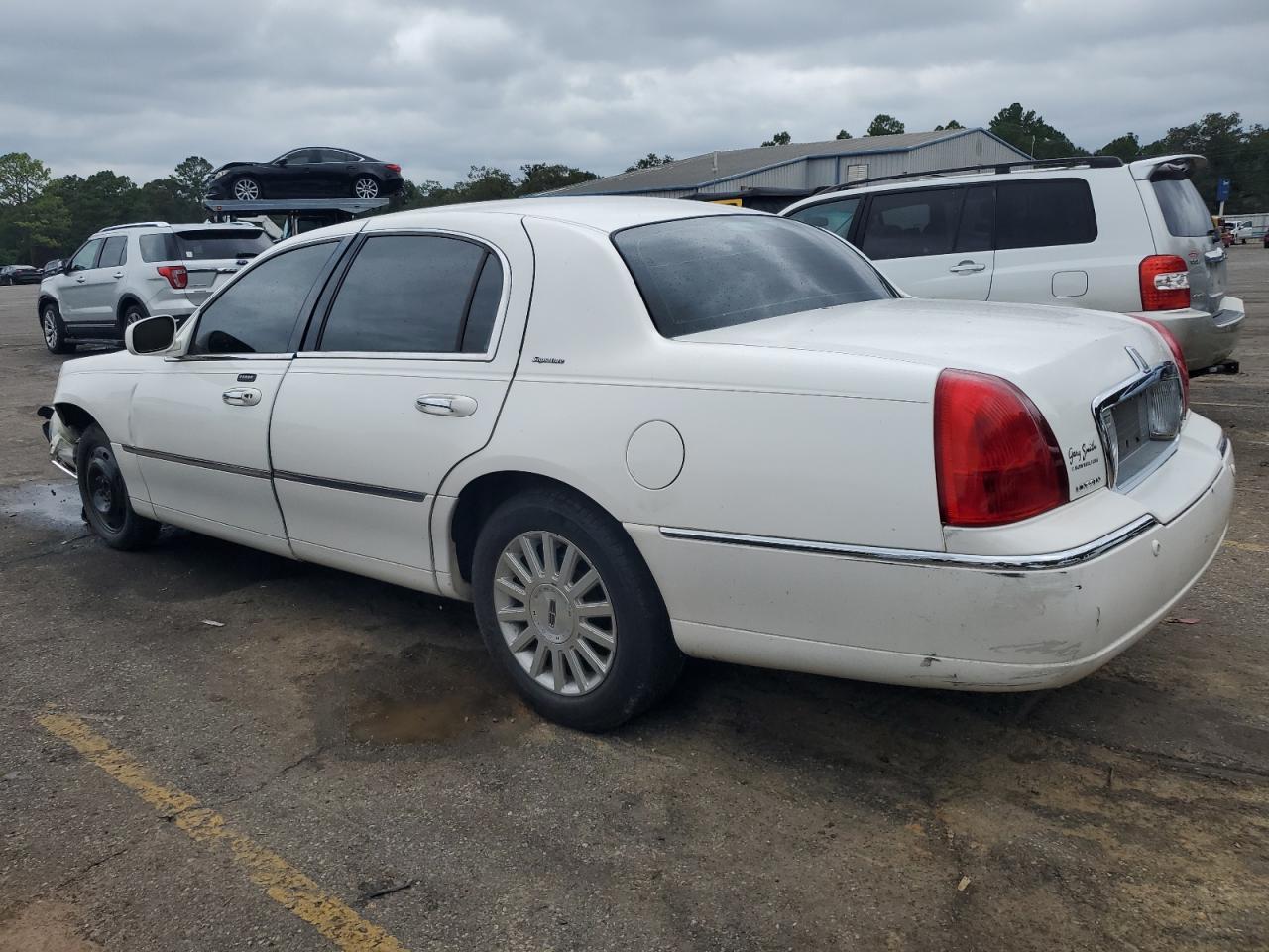 1LNHM81W44Y617686 2004 Lincoln Town Car Executive