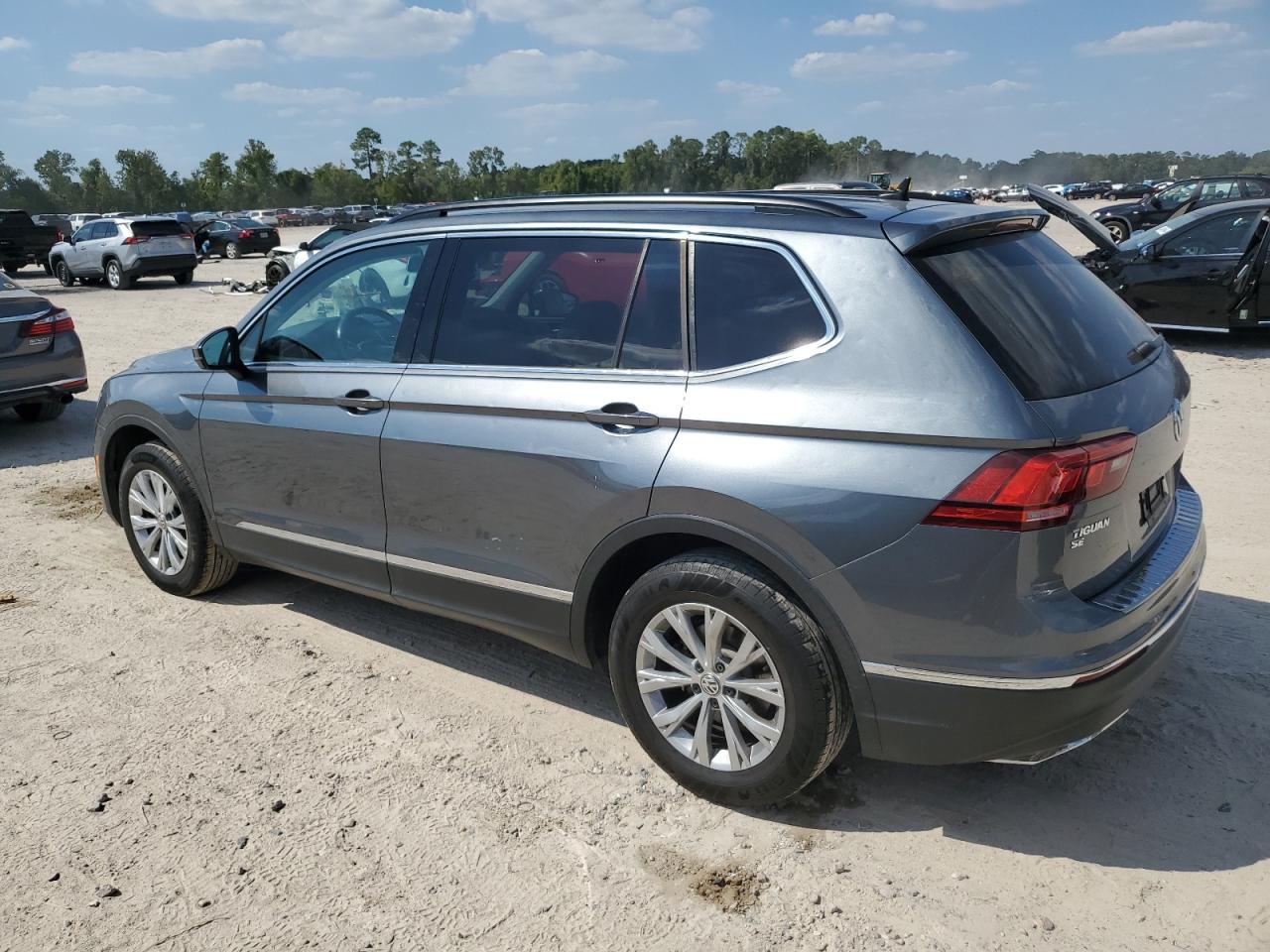 3VV3B7AX5JM162797 2018 VOLKSWAGEN TIGUAN - Image 2