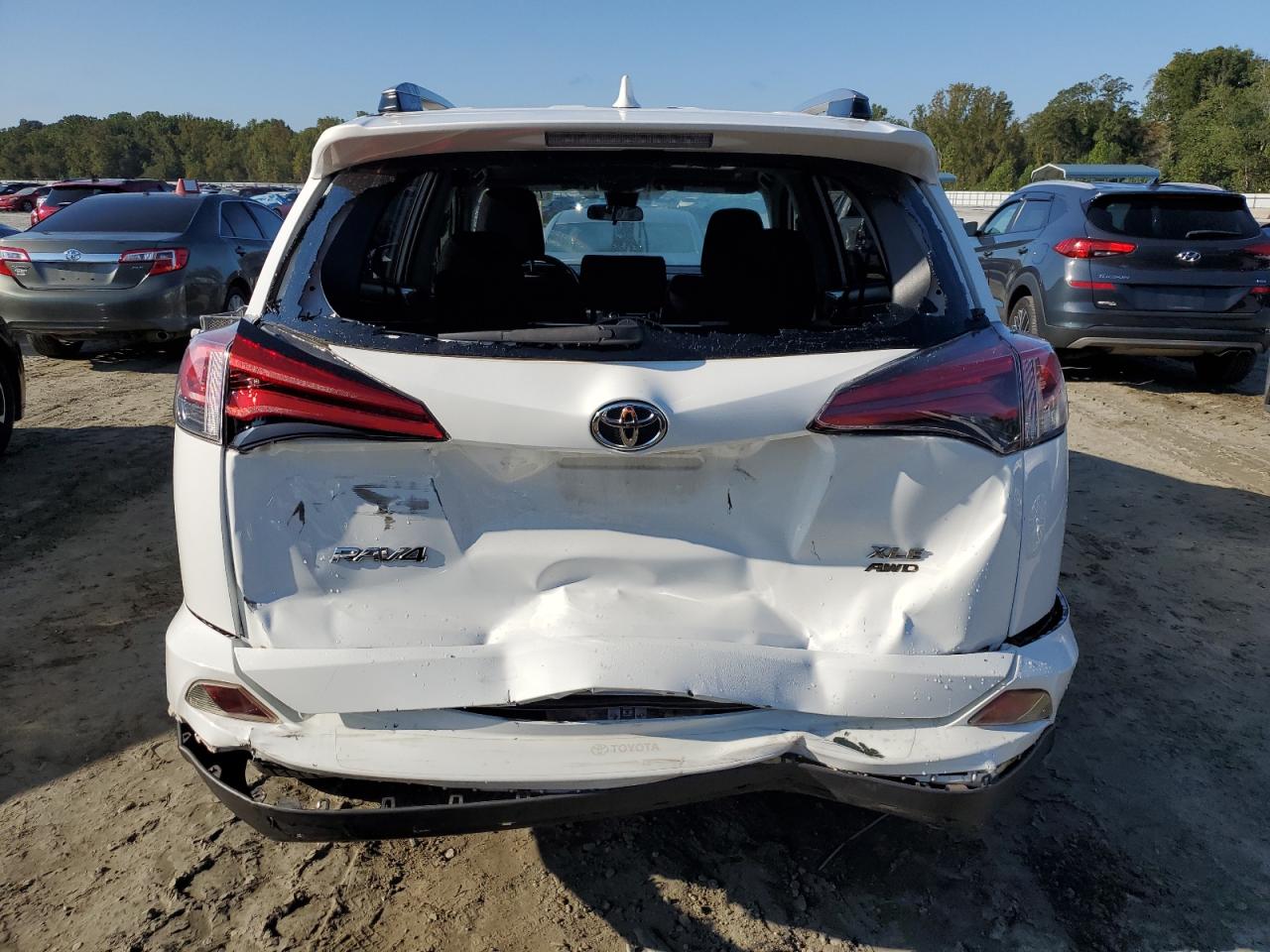 JTMRFREV0HJ704655 2017 Toyota Rav4 Xle