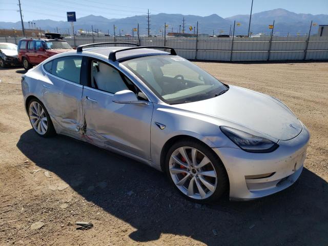  TESLA MODEL 3 2018 Сріблястий