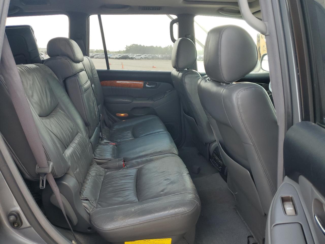 2003 Lexus GX - Image 11