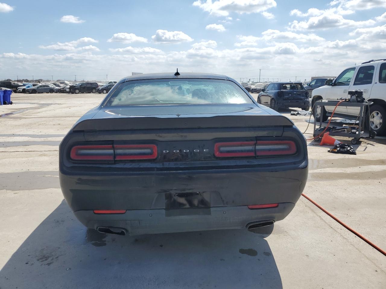 2018 Dodge Challenger Sxt VIN: 2C3CDZAG1JH183198 Lot: 71668544