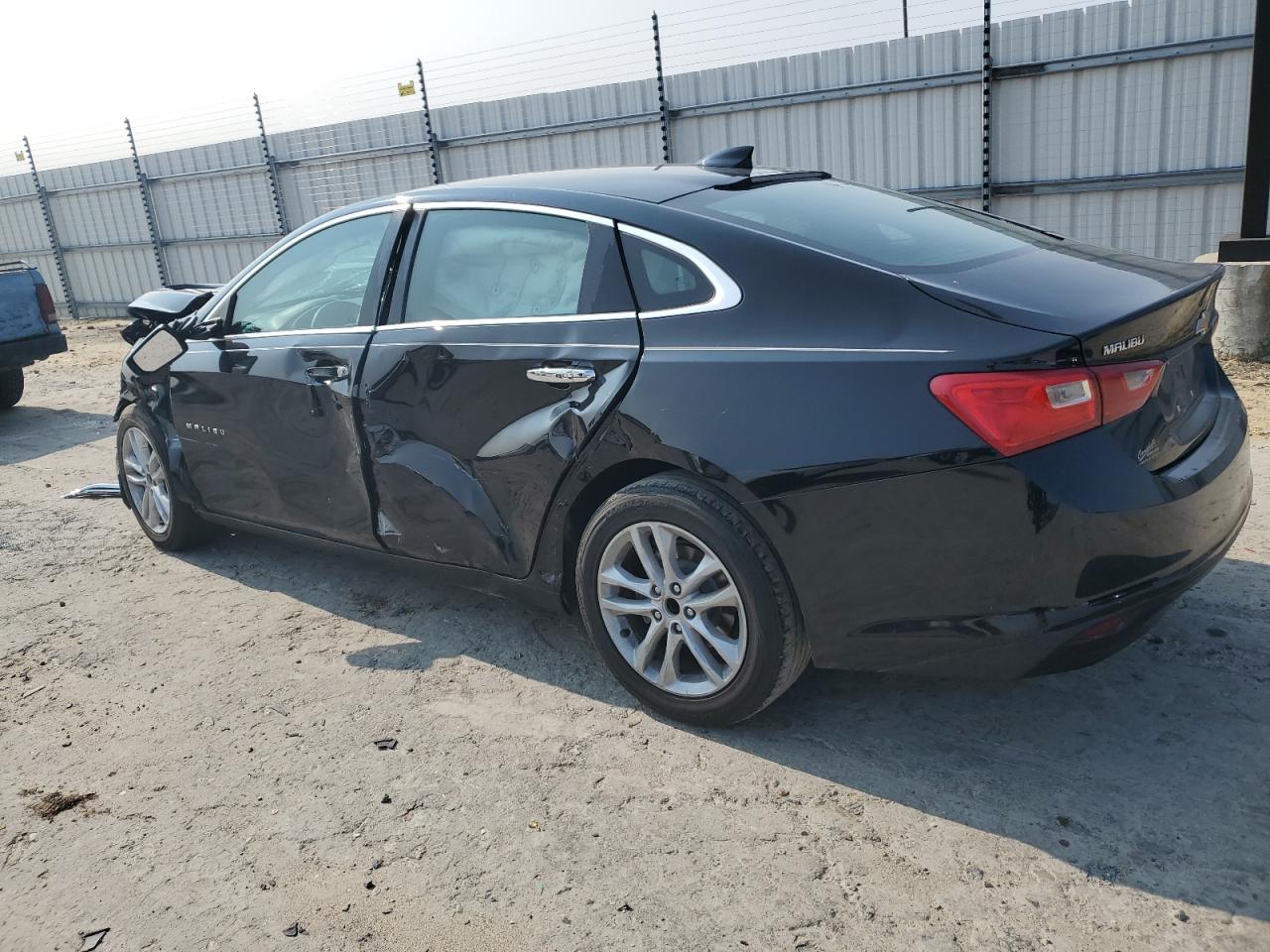 1G1ZD5ST2JF267311 2018 CHEVROLET MALIBU - Image 2