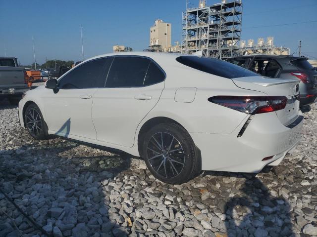 4T1G11AK1NU064318 Toyota Camry SE 2