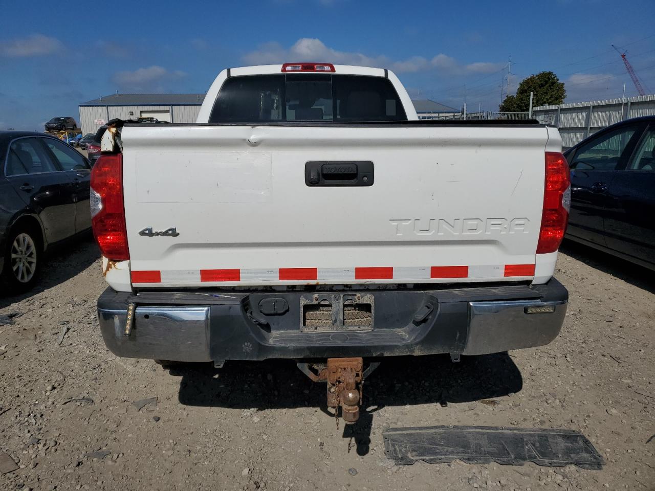 5TFUM5F11JX079464 2018 Toyota Tundra Double Cab Sr