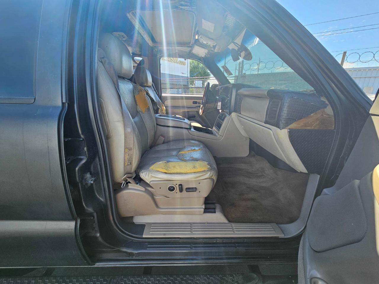 2005 Chevrolet Avalanche - Image 5