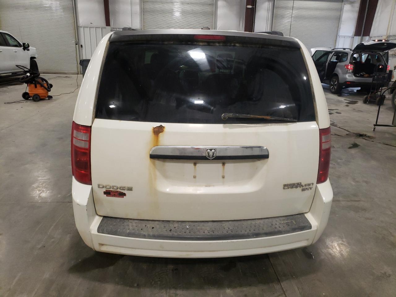 2010 Dodge Caravan - Image 6