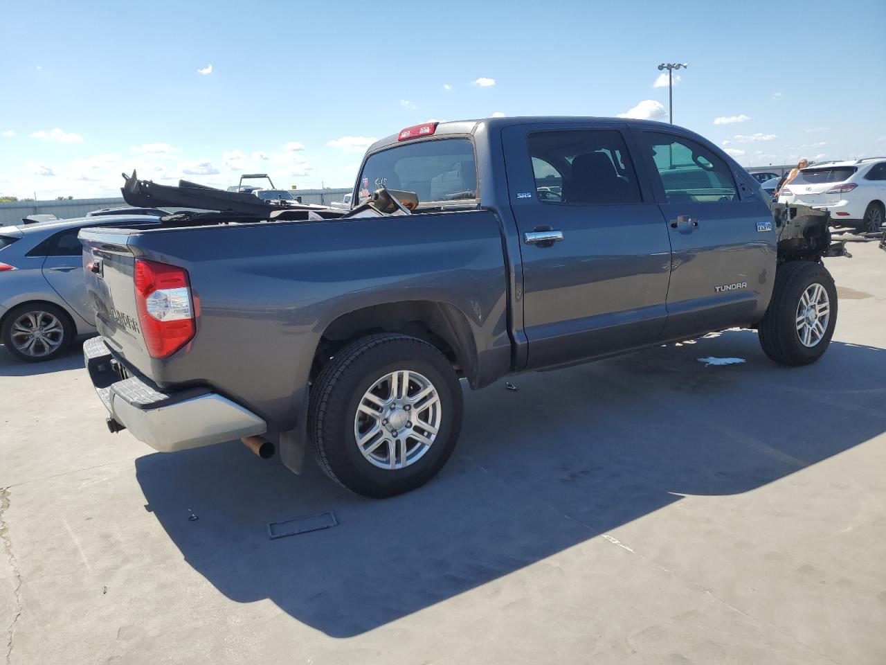 2018 Toyota Tundra Crewmax Sr5 VIN: 5TFEY5F10JX233171 Lot: 71696394