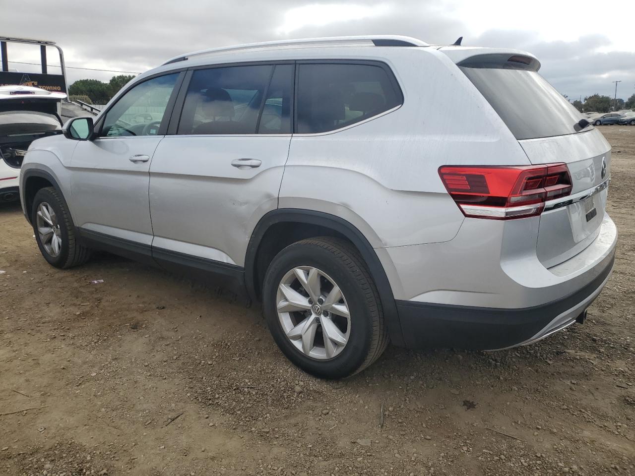 1V2AP2CA4JC599158 2018 VOLKSWAGEN ATLAS - Image 2