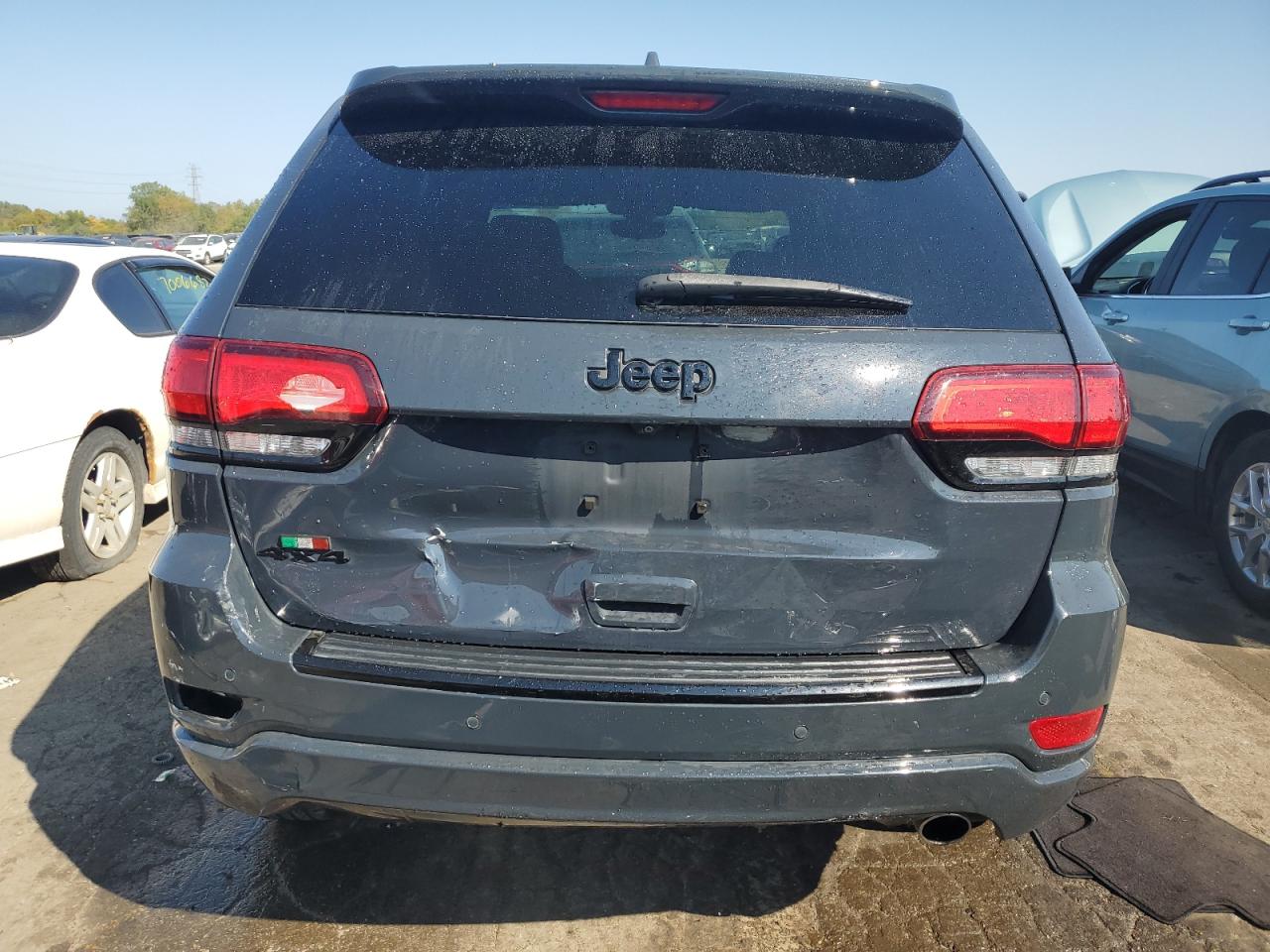 1C4RJFAGXHC894702 2017 Jeep Grand Cherokee Laredo