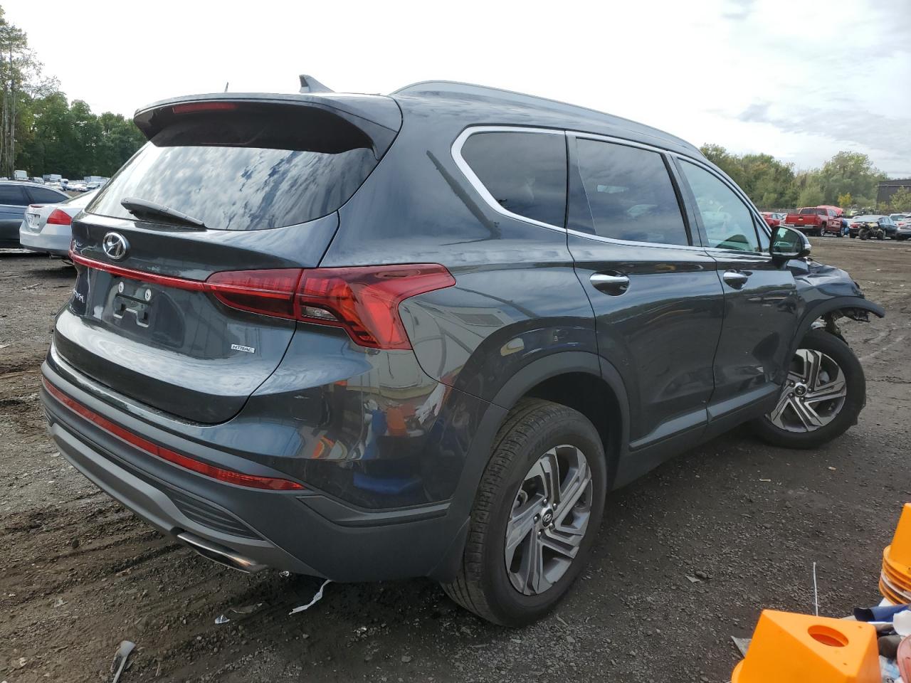 2023 Hyundai Santa Fe - Image 3