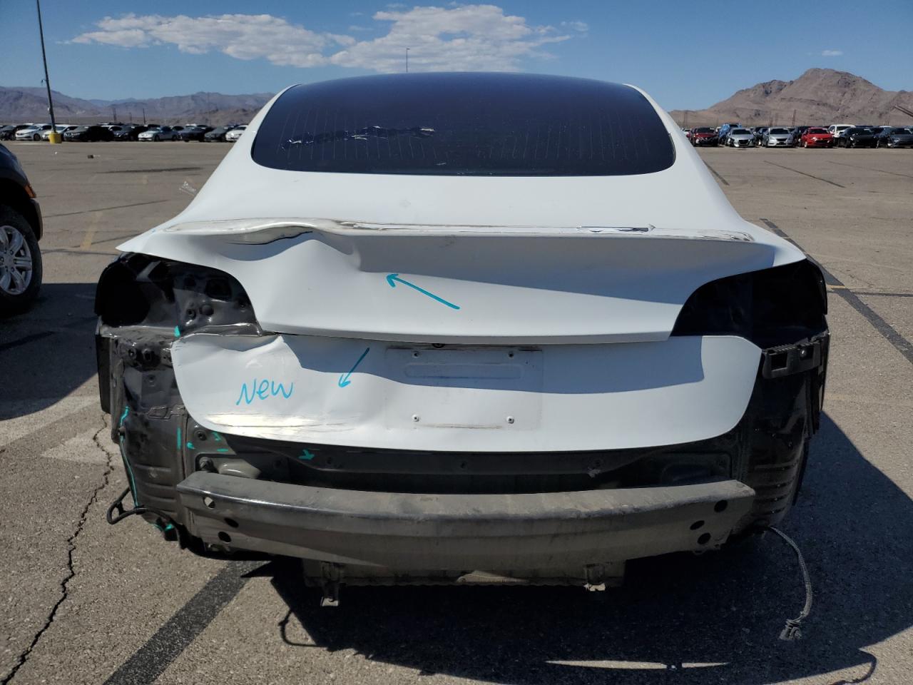 5YJ3E1EB9JF082330 2018 Tesla Model 3