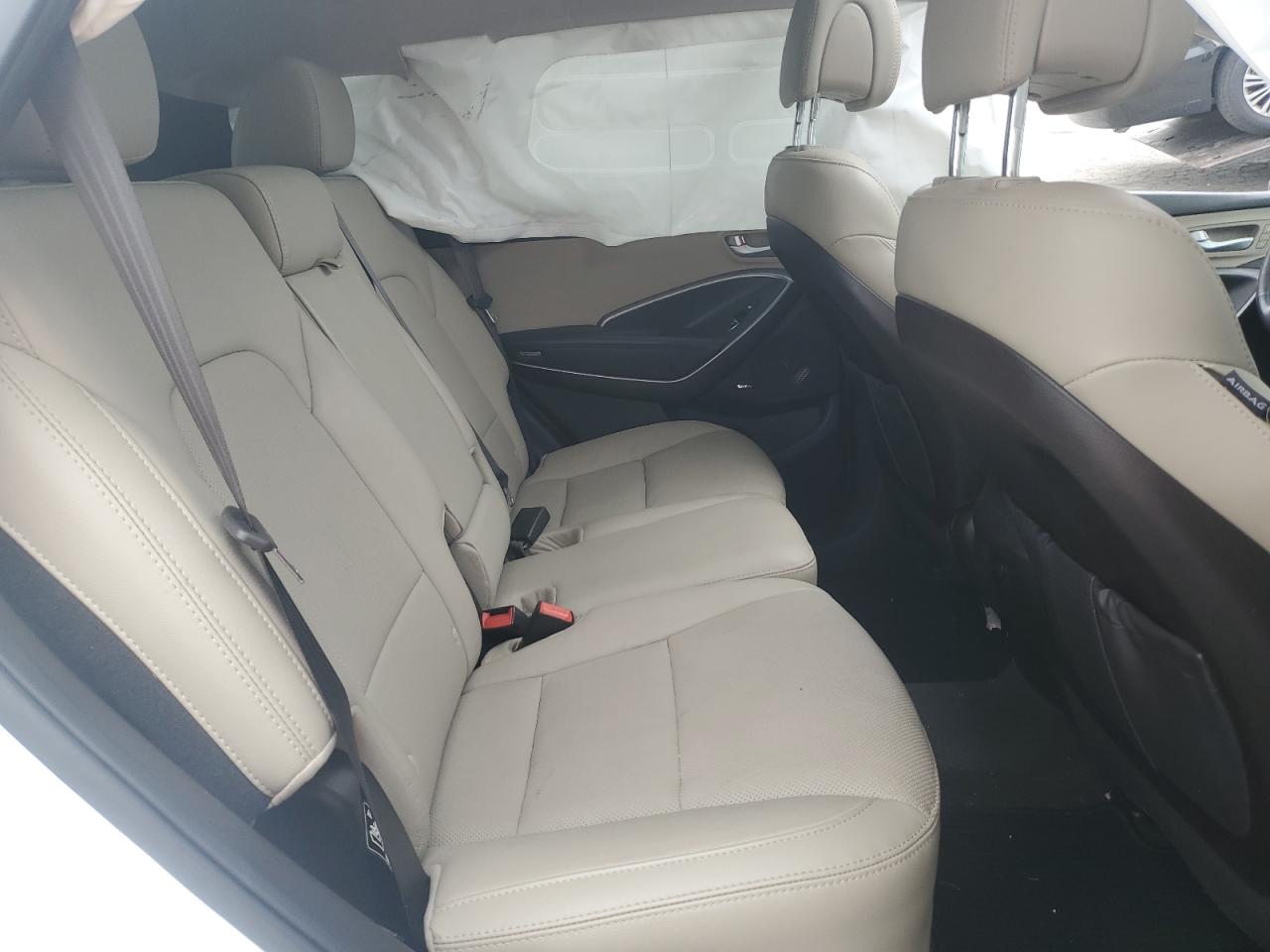 2017 Hyundai Santa Fe - Image 11