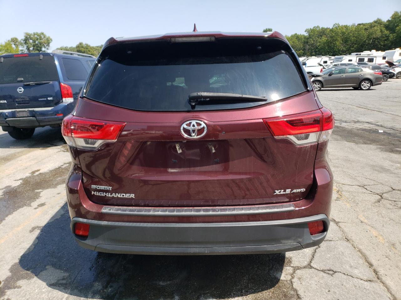 5TDJZRFH0JS901900 2018 Toyota Highlander Se