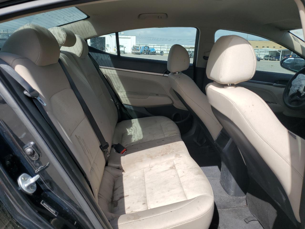 2017 Hyundai Elantra - Image 10