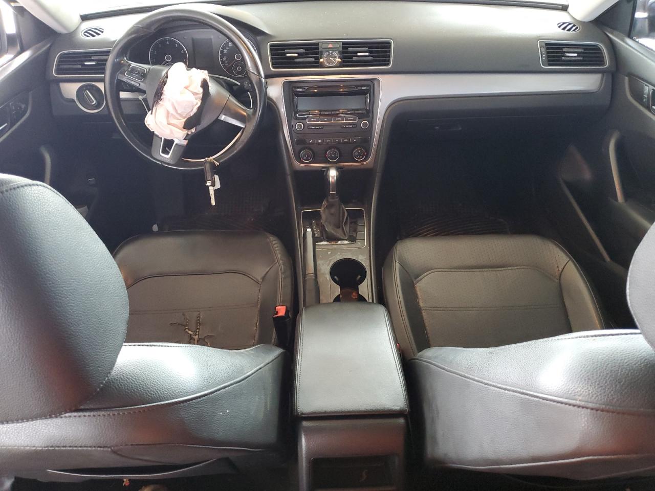 2014 Volkswagen Passat - Image 8