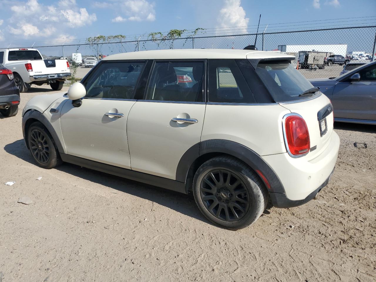 VIN WMWXU1C56J2F79372 2018 MINI COOPER no.2