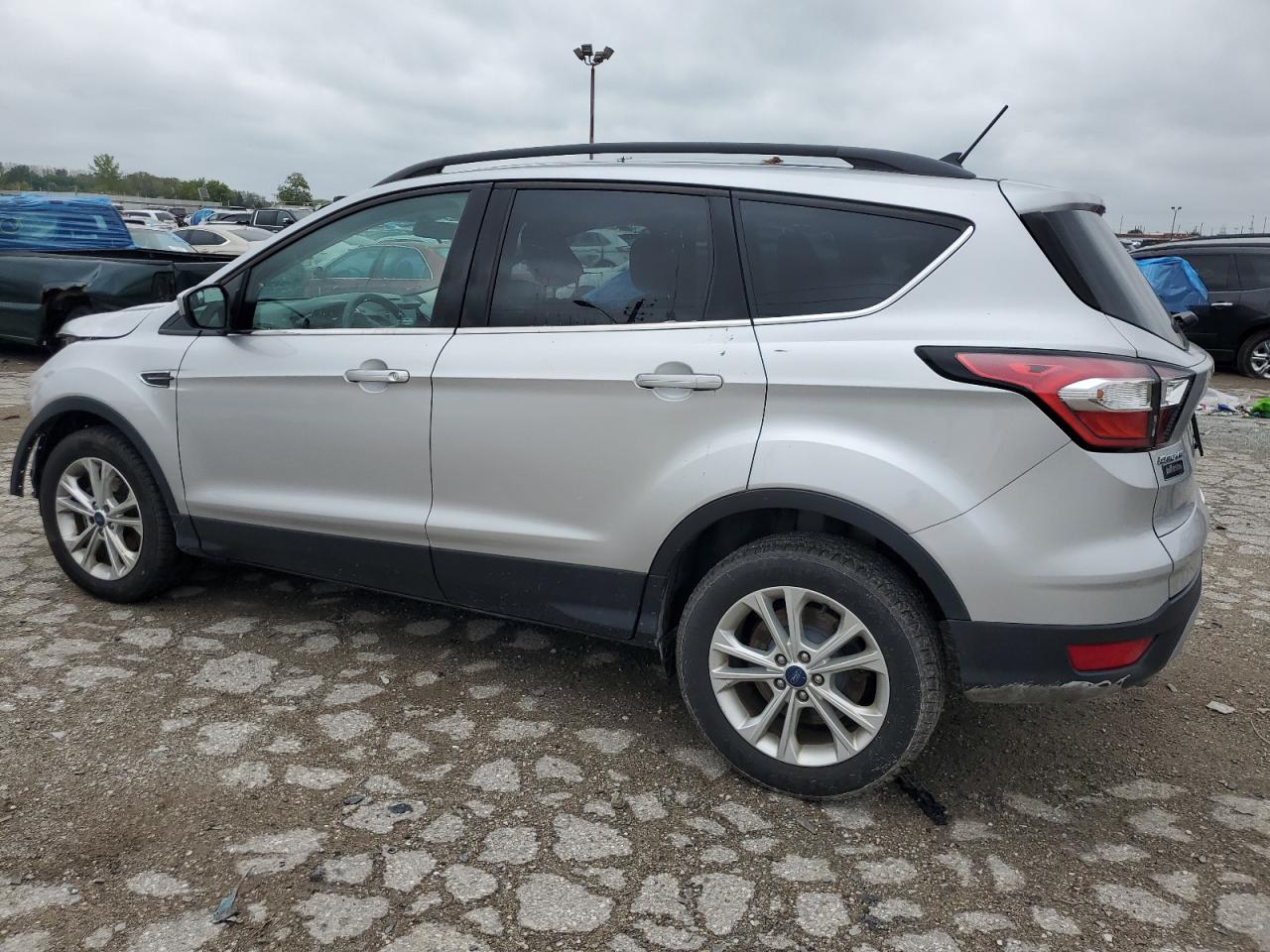 1FMCU0GD7JUB22838 2018 Ford Escape Se