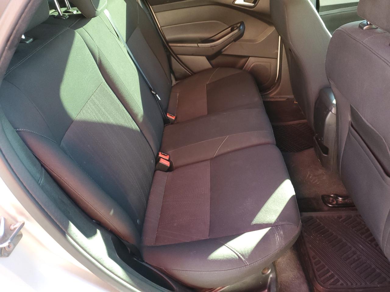 1FADP3K2XGL268677 2016 Ford Focus Se