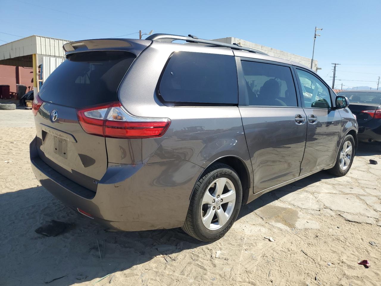 2015 Toyota Sienna - Image 3