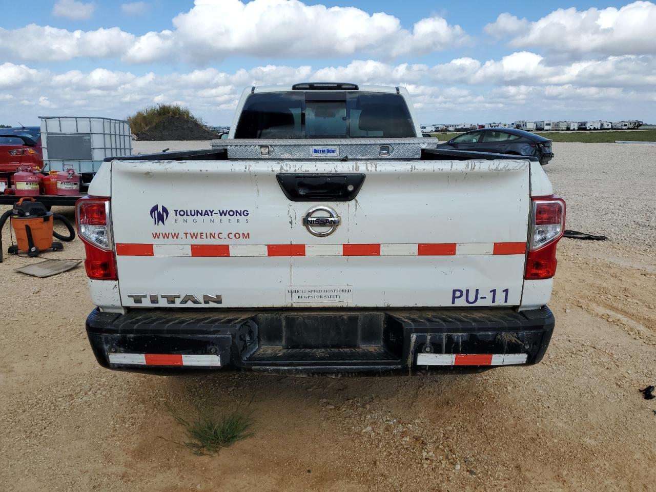 1N6AA1R77HN528105 2017 Nissan Titan S