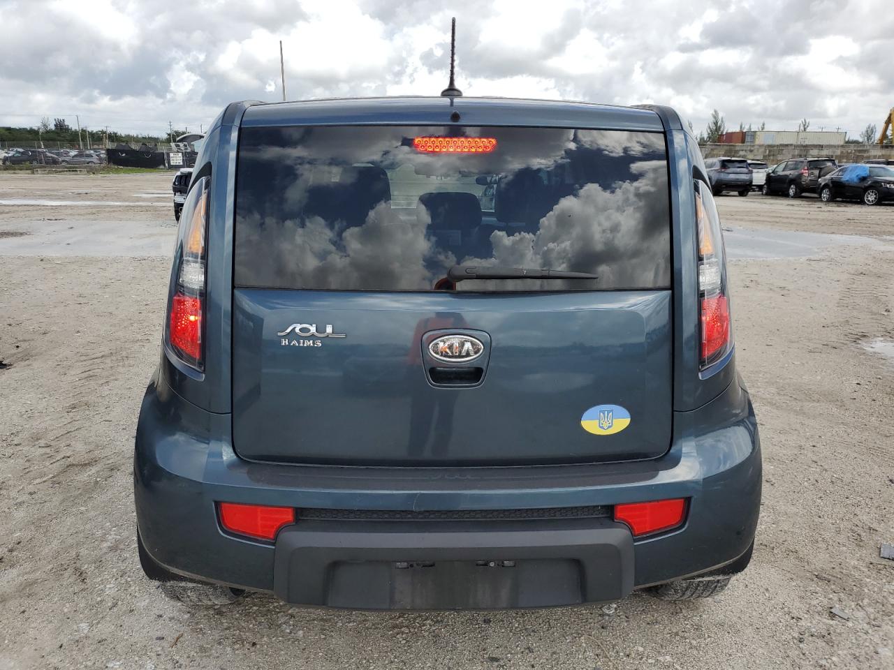 KNDJT2A20B7336023 2011 Kia Soul +