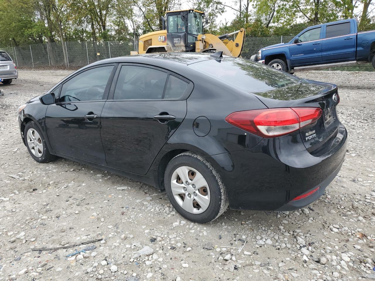 3KPFK4A79JE167876 2018 KIA FORTE - Image 2