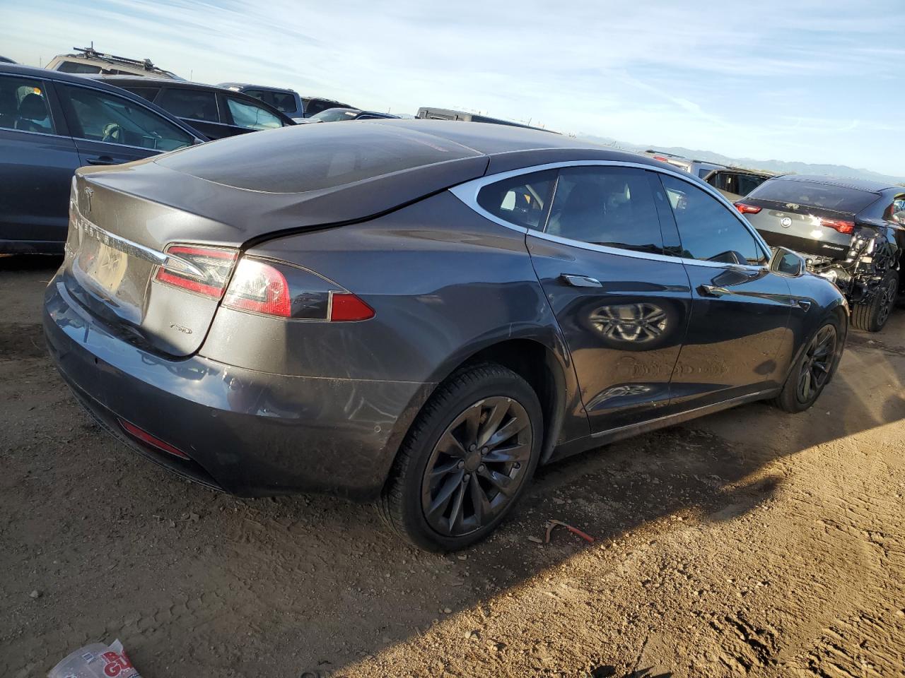 VIN 5YJSA1E25JF263318 2018 TESLA MODEL S no.3