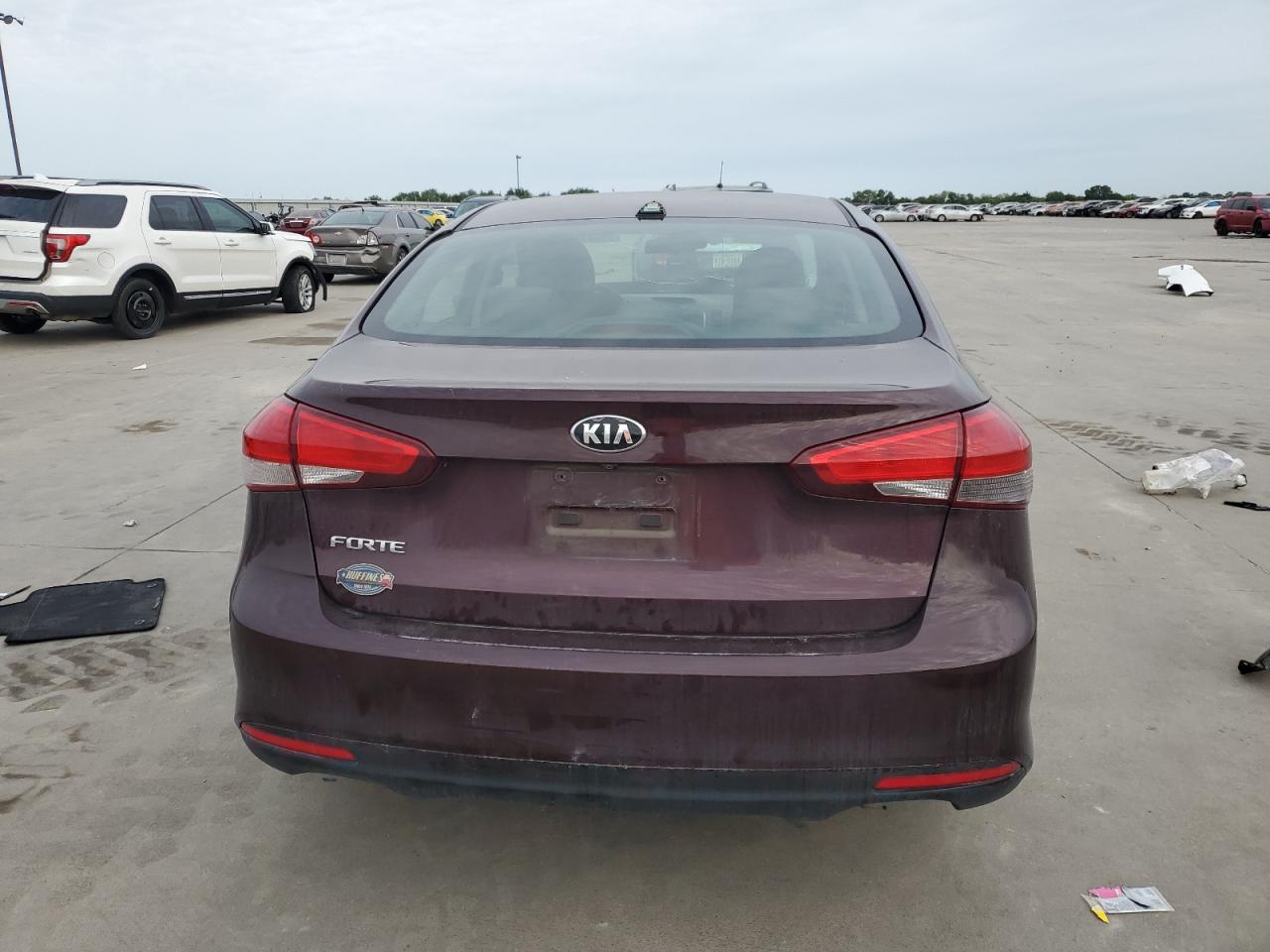 3KPFL4A71JE175225 2018 Kia Forte Lx