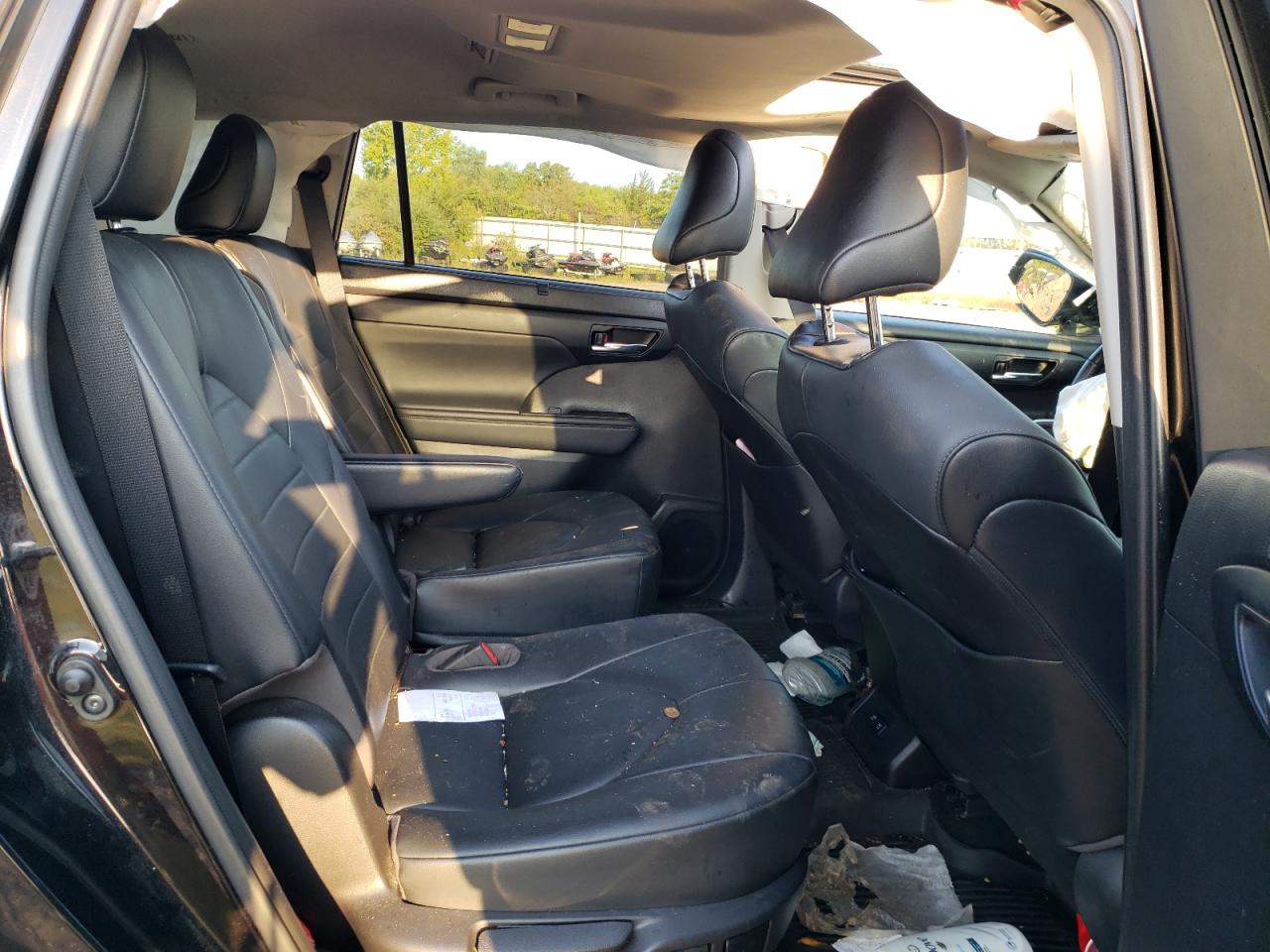 2021 Toyota Highlander - Image 11