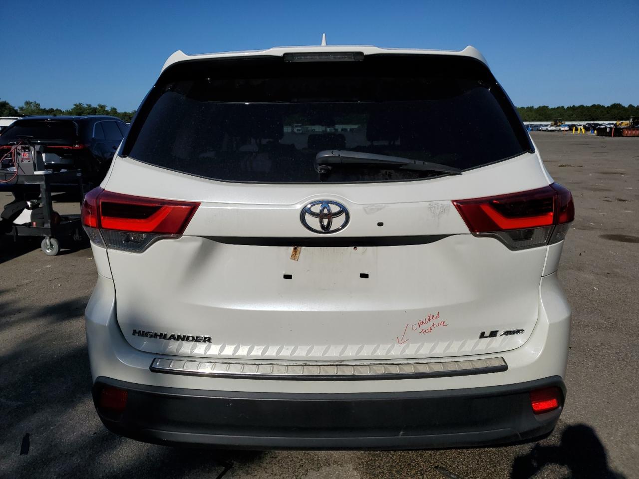 2018 Toyota Highlander Le VIN: 5TDBZRFH5JS883737 Lot: 69682884