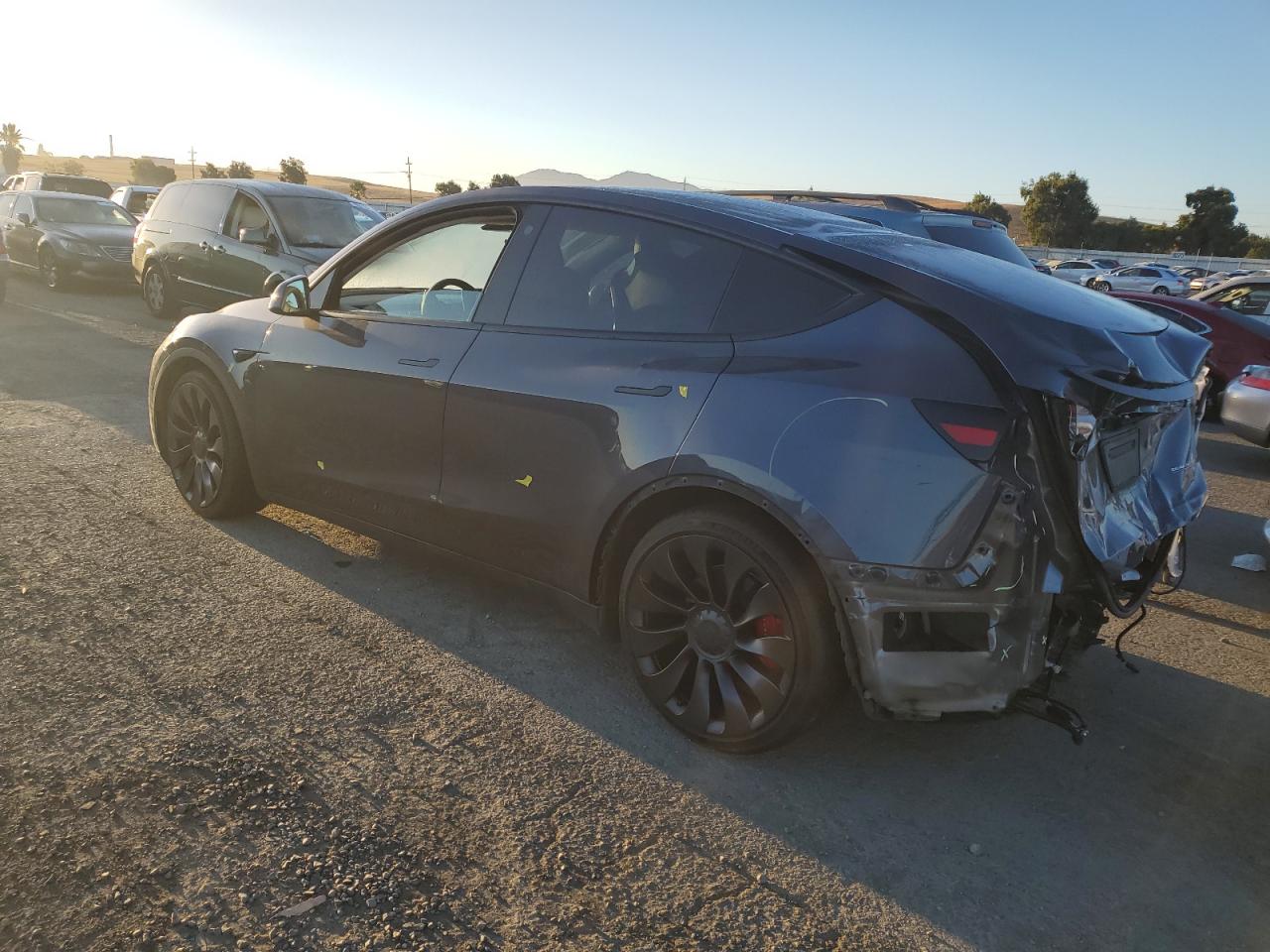 7SAYGDEF8NF348739 2022 TESLA MODEL Y - Image 2