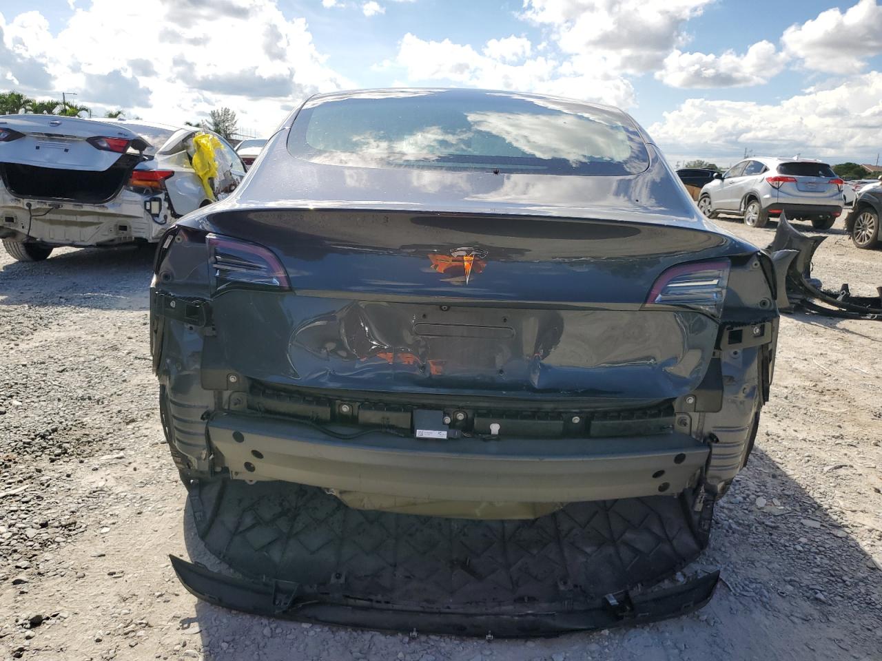 5YJ3E1EA6JF042682 2018 Tesla Model 3