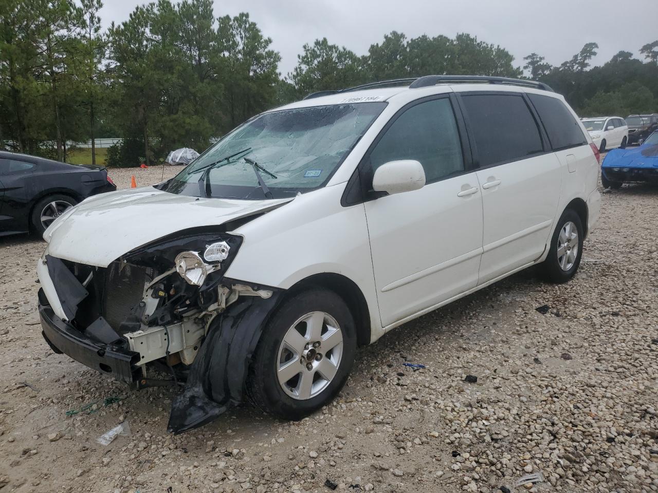 2009 Toyota Sienna - Image 1
