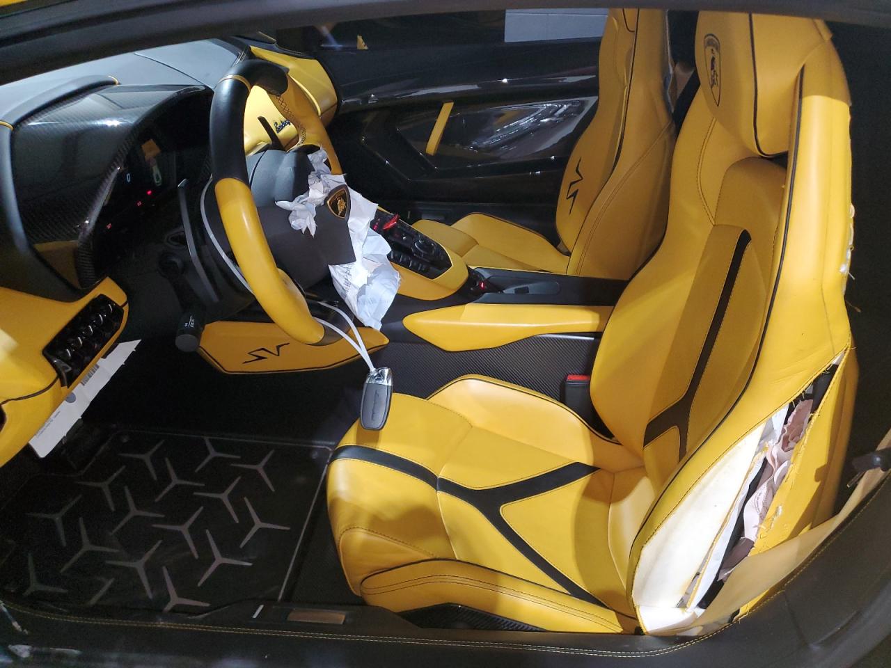 ZHWUF3ZD1GLA04746 2016 Lamborghini Aventador Sv