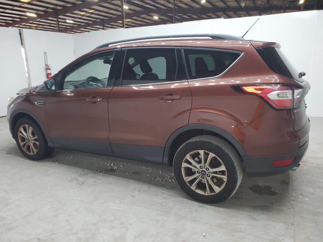 1FMCU0GD5JUB36141 2018 FORD ESCAPE - Image 2