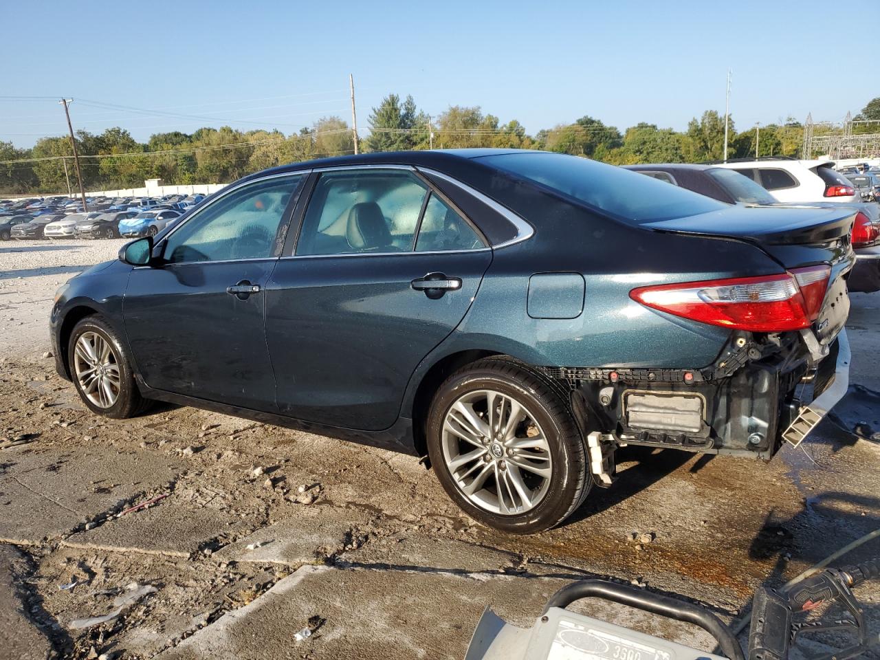 4T1BF1FK7GU191775 2016 TOYOTA CAMRY - Image 2