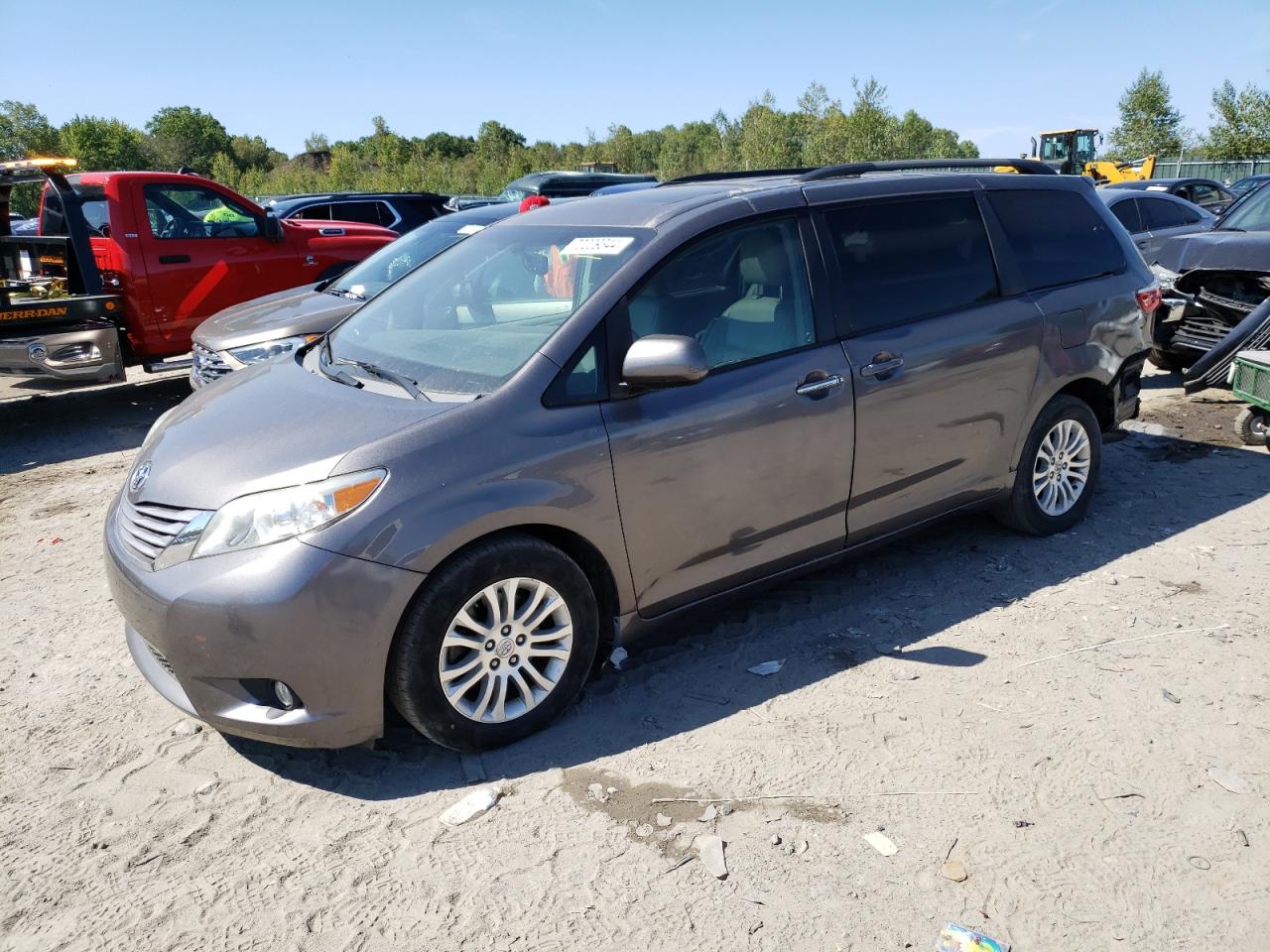 5TDYZ3DC1HS810938 2017 TOYOTA SIENNA - Image 1