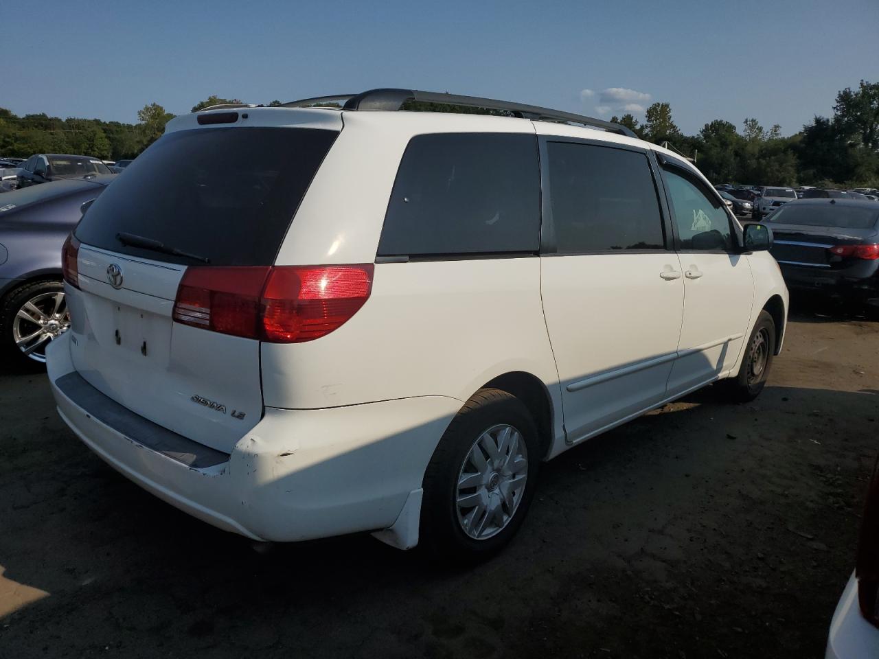 2004 Toyota Sienna - Image 3