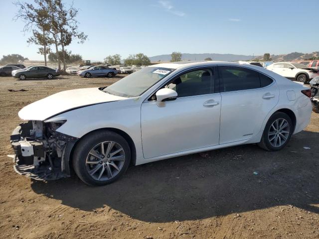 2016 Lexus Es 300H продається в San Martin, CA - Front End