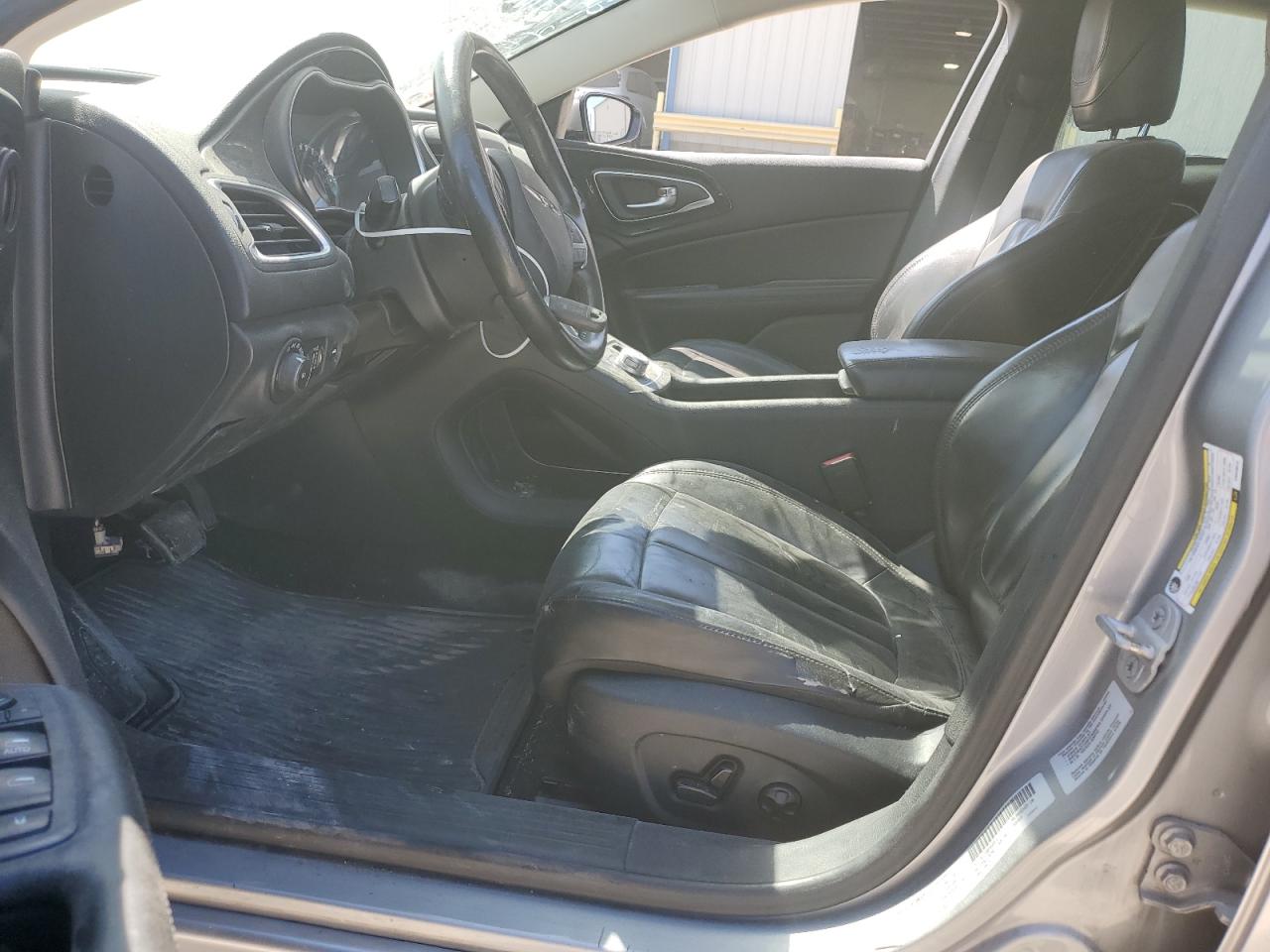 2015 Chrysler 200 - Image 7